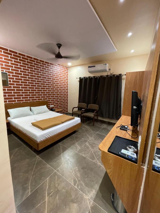 Hotel Vardhan Silvassa Esterno foto