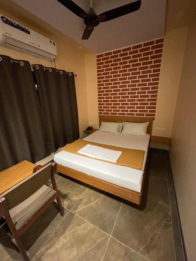 Hotel Vardhan Silvassa Esterno foto