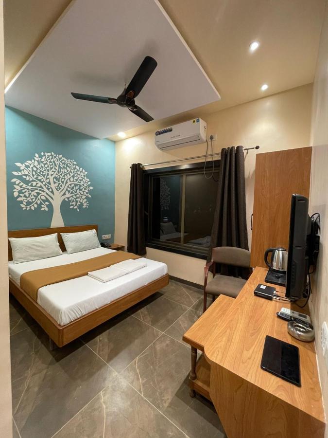 Hotel Vardhan Silvassa Esterno foto