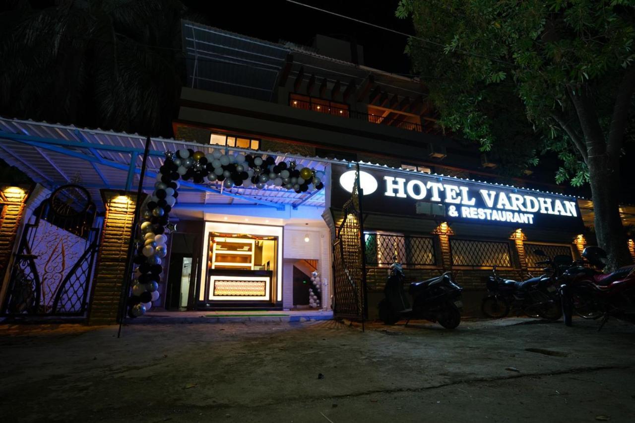 Hotel Vardhan Silvassa Esterno foto