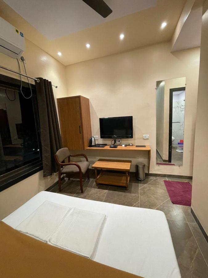 Hotel Vardhan Silvassa Esterno foto