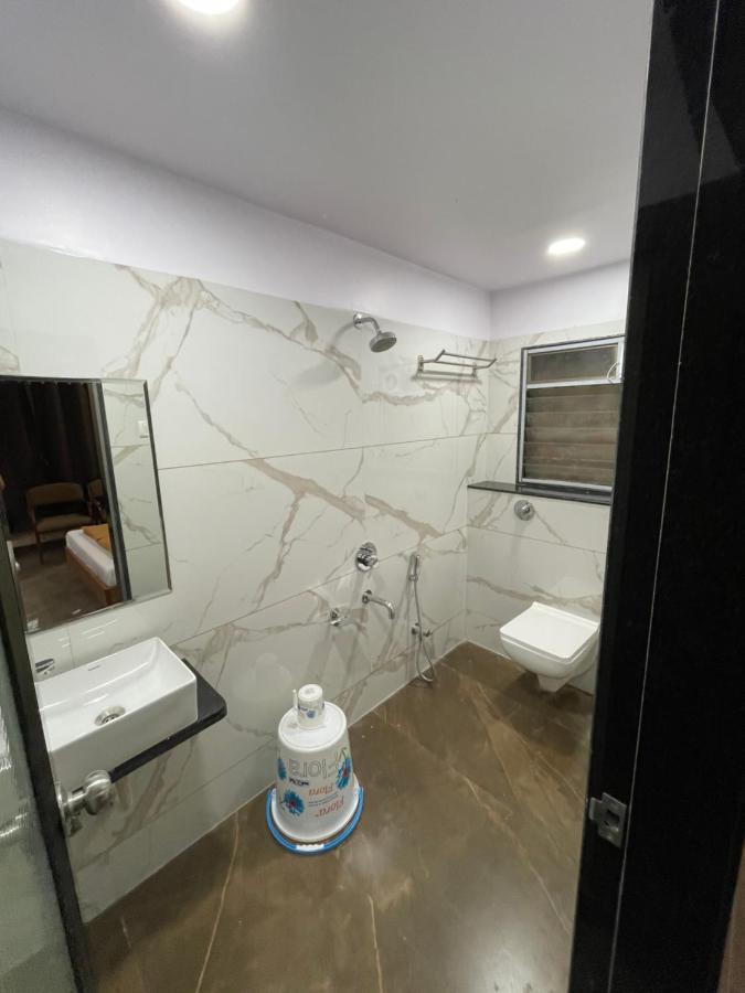 Hotel Vardhan Silvassa Esterno foto