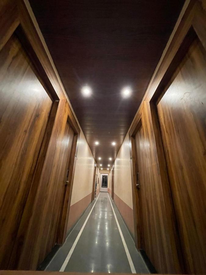 Hotel Vardhan Silvassa Esterno foto